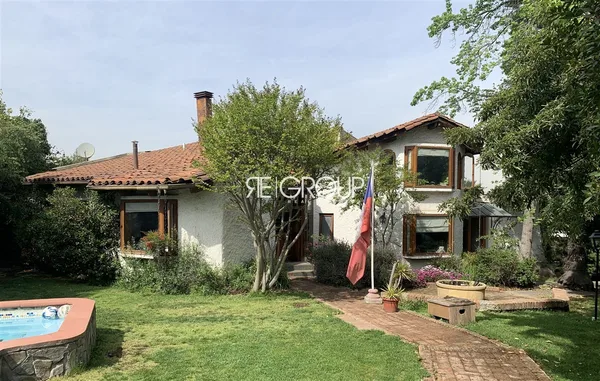 Casa en Escritor Benjamin Subercaseaux, La Reina - Foto principal